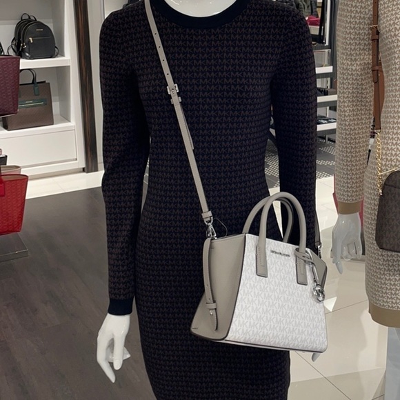 Michael Kors MK signature print logo Avril bag - Picture 11 of 13